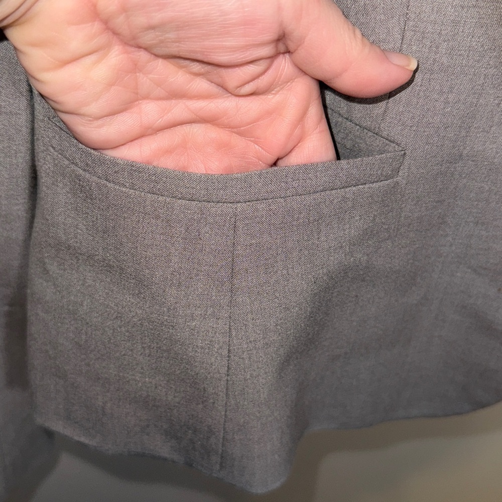 Ann Taylor Cropped Grey Blazer Size 10 Work Business Interview Professional - Picture 4 of 6